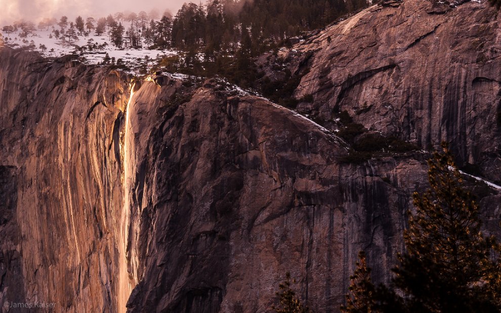 Yosemite, una cascata di fuoco tra le rocce