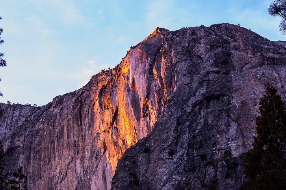 Yosemite, una cascata di fuoco tra le rocce