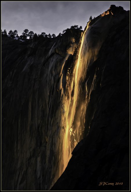 Yosemite, una cascata di fuoco tra le rocce