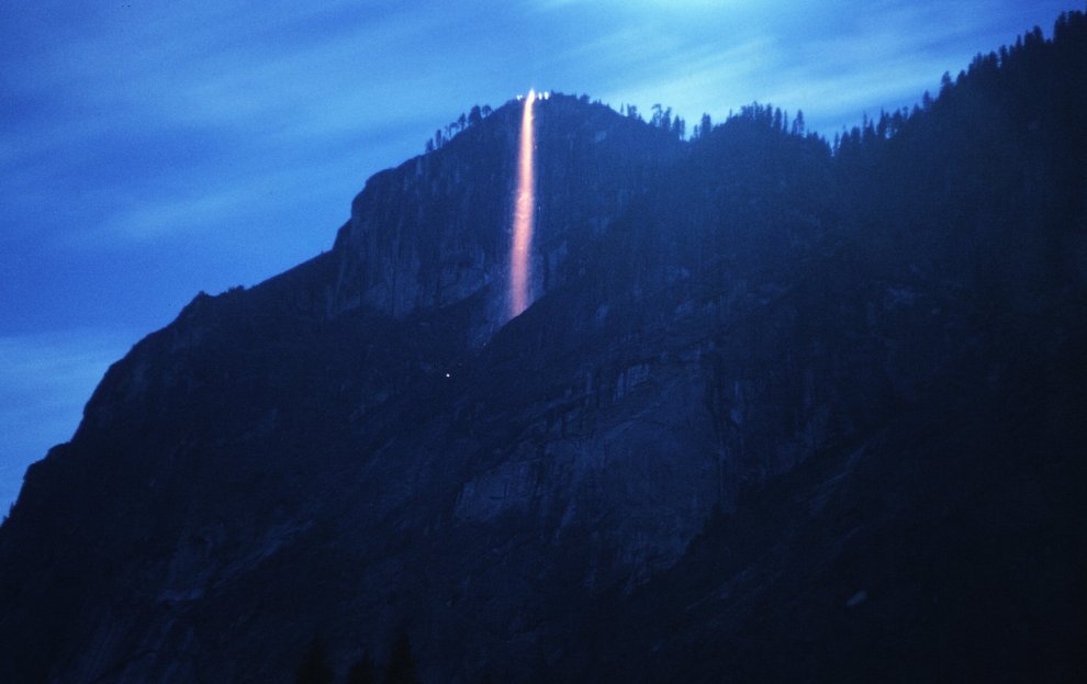 Yosemite, una cascata di fuoco tra le rocce