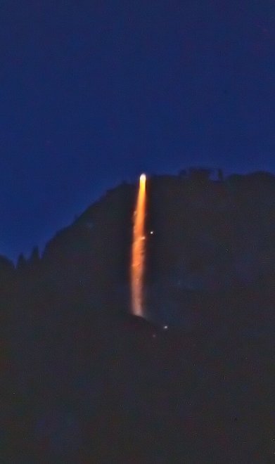 Yosemite, una cascata di fuoco tra le rocce