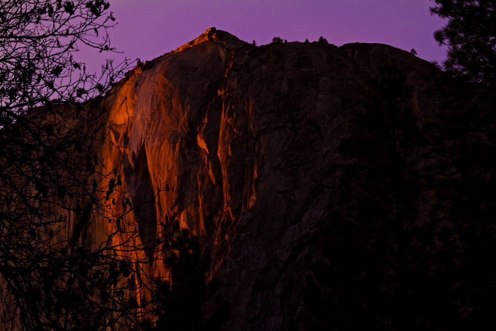 Yosemite, una cascata di fuoco tra le rocce
