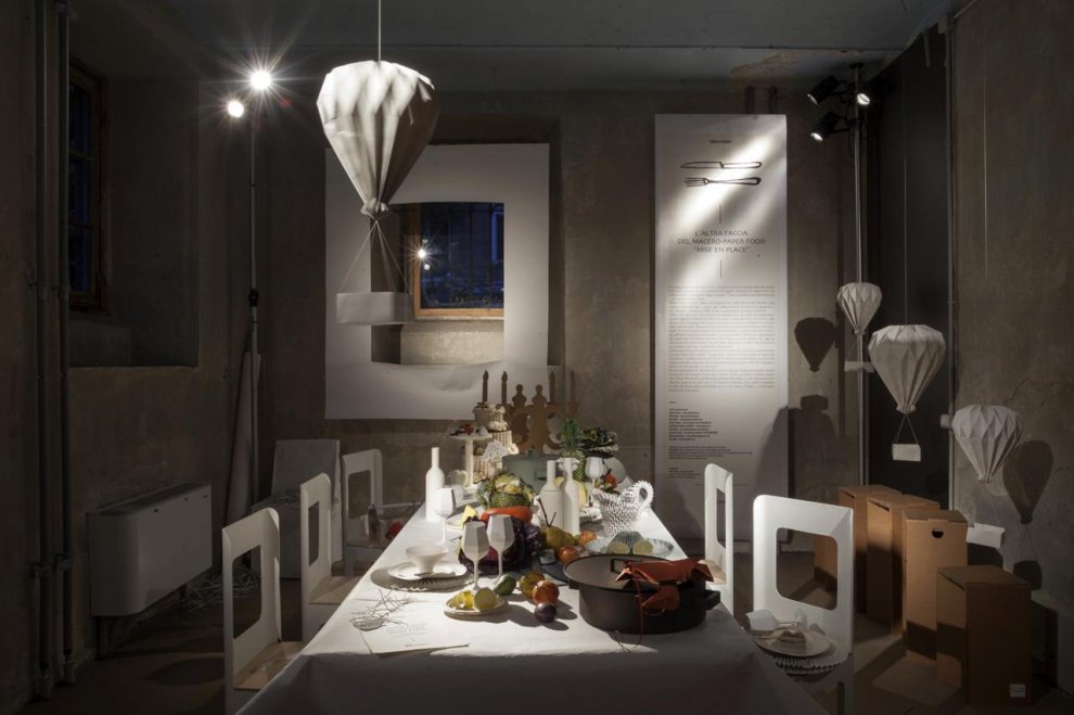 "Paper design", la tavola è imbandita di carta