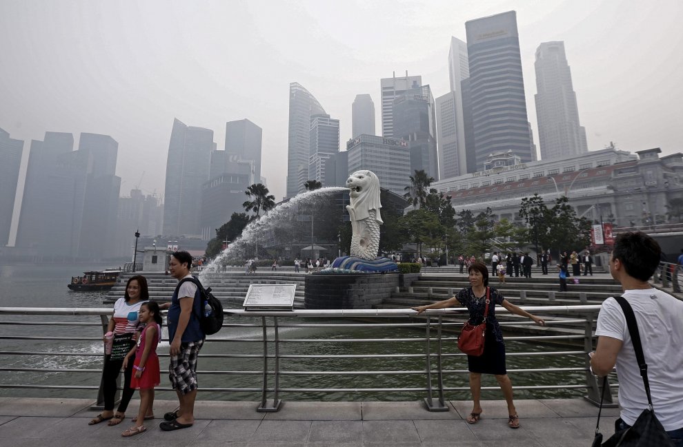Non è nebbia ma smog: Singapore città invisibile