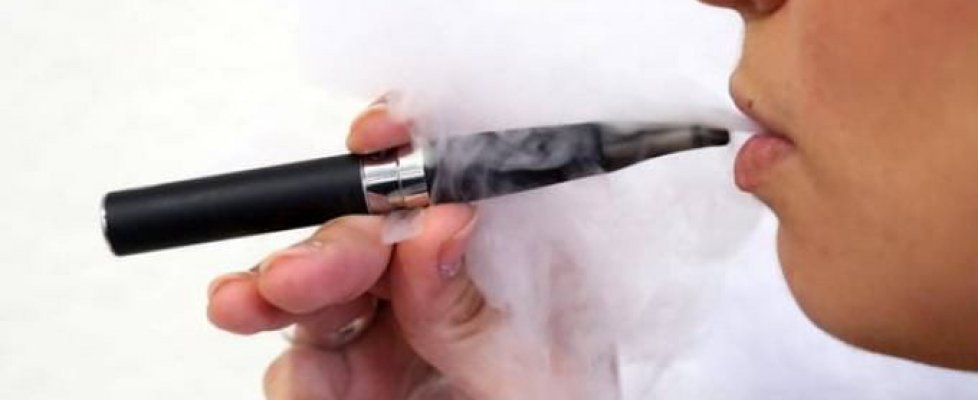 Lotta al fumo, la riscossa dell'e-cig: "Limita i danni" - la Repubblica