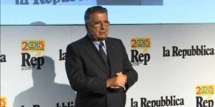 De Benedetti: "Italia stufa del dilagare dell'illegalità"    video