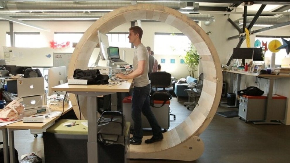 Lavorare comodi: le trovate per i più pigri