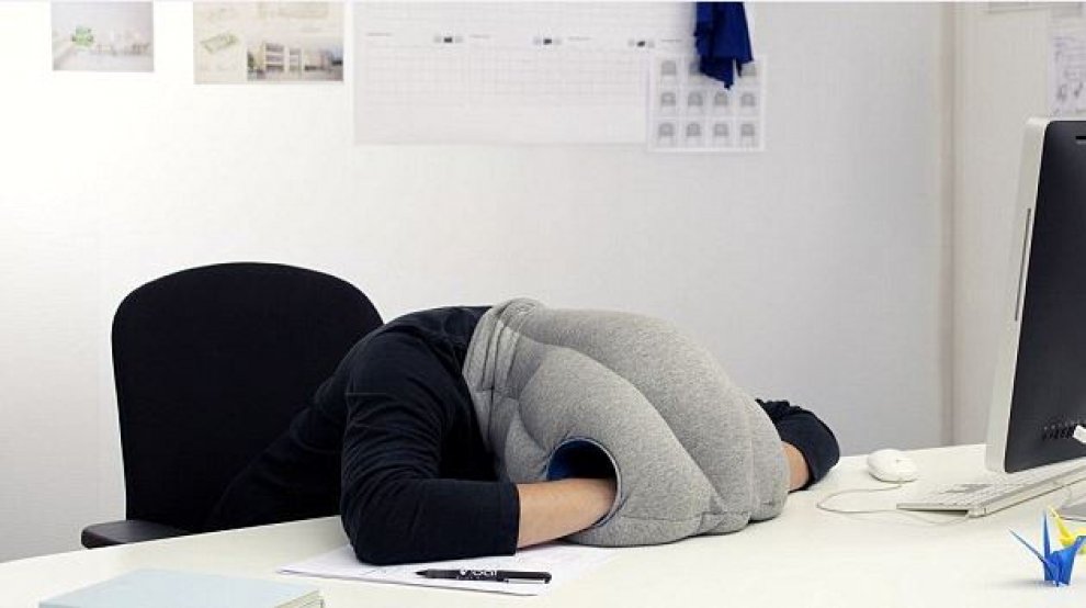 Lavorare comodi: le trovate per i più pigri