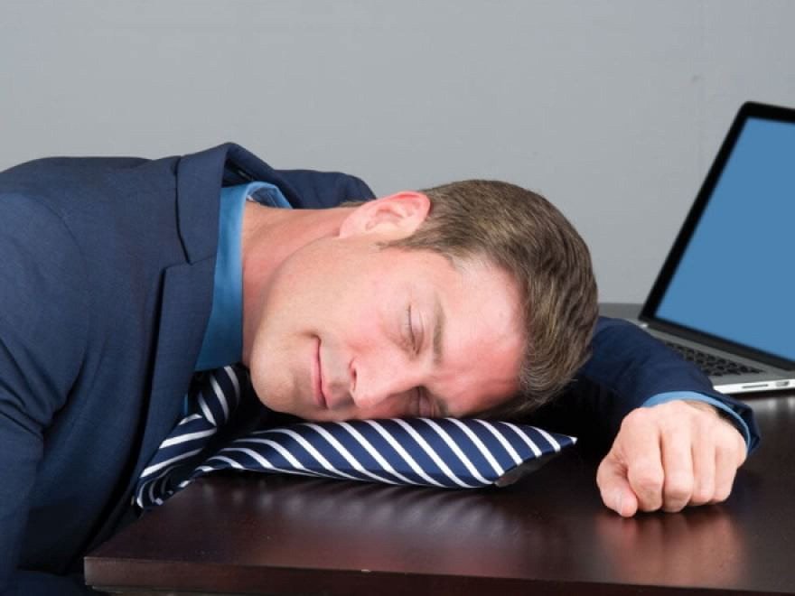 Lavorare comodi: le trovate per i più pigri
