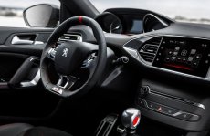 Design, dalla grinta esterna al famoso i-Cockpit