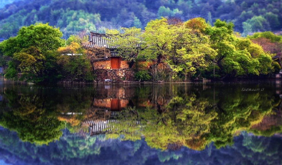 Colori caldi e riflessi sull'acqua: paesaggi surreali a Seul