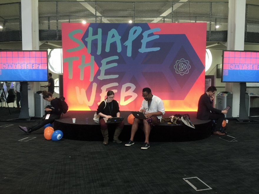 Londra, al MozFest 2015: tra volpi di pelliccia e biliardini elettronici