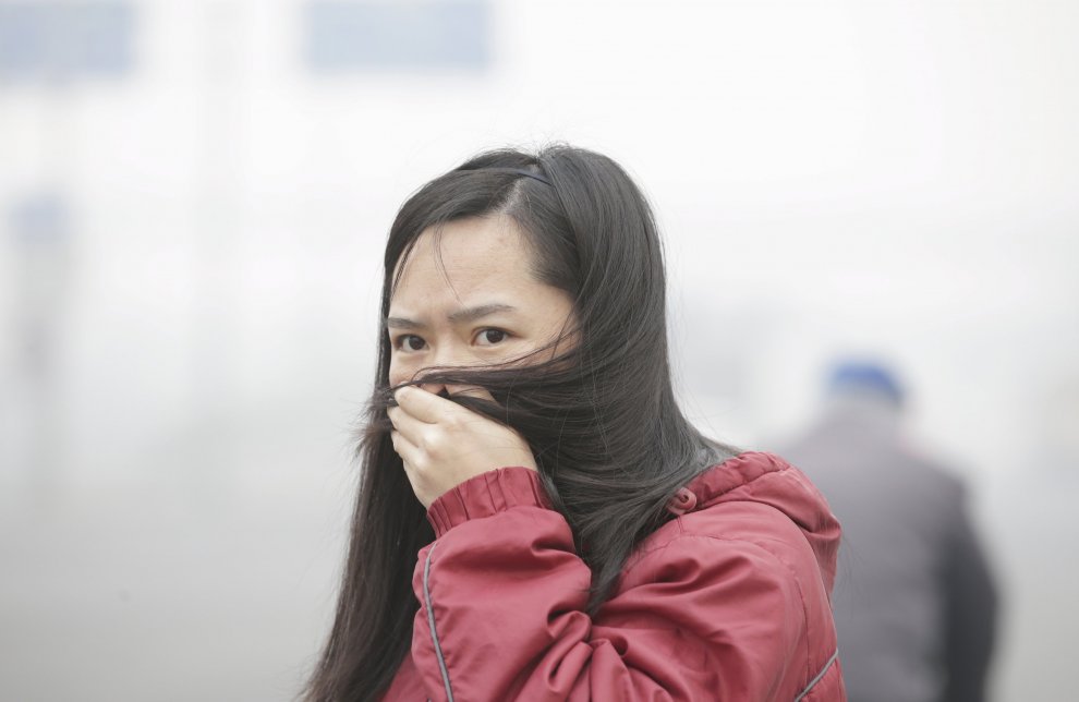 Pechino avvolta dallo smog: l'allerta inquinamento sale al massimo 