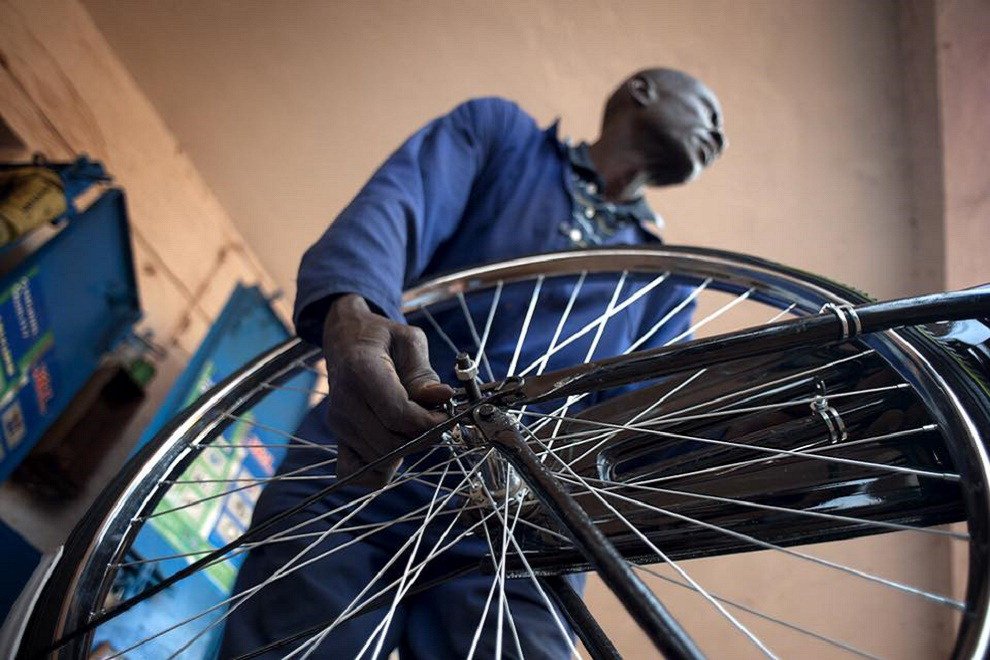 Africa: in bicicletta per combattere la povertà