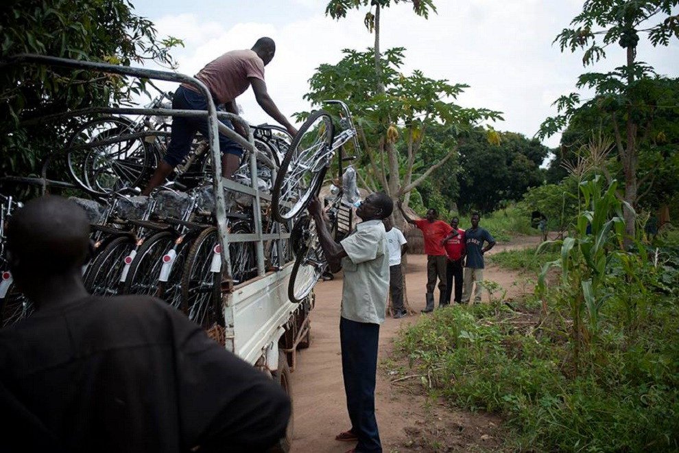 Africa: in bicicletta per combattere la povertà