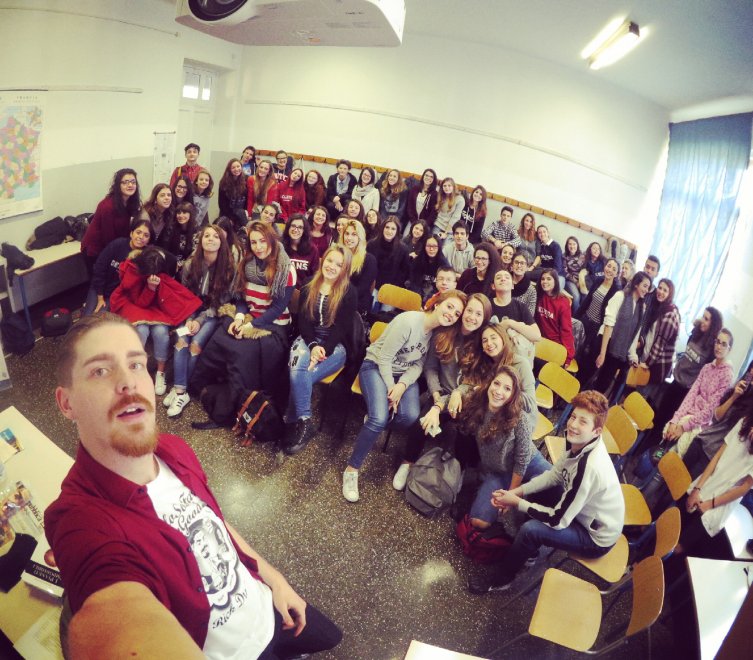 Da Socrate alla fissione nucleare: "Youtubers" insegnanti scatenati