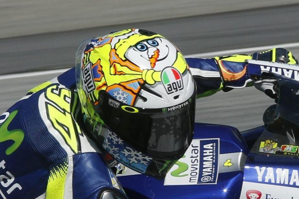 MotoGp, Rossi in pista a 50 gradi con il pupazzo di neve sul casco - la  Repubblica