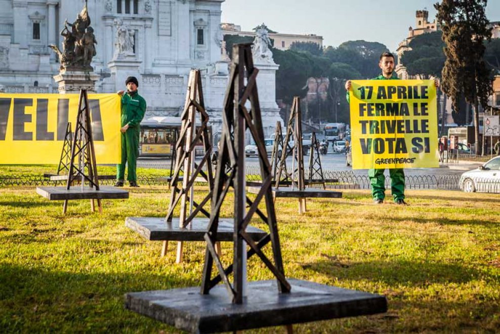 Greenpeace contro le trivelle: "Votate sì al referendum del 17 aprile"