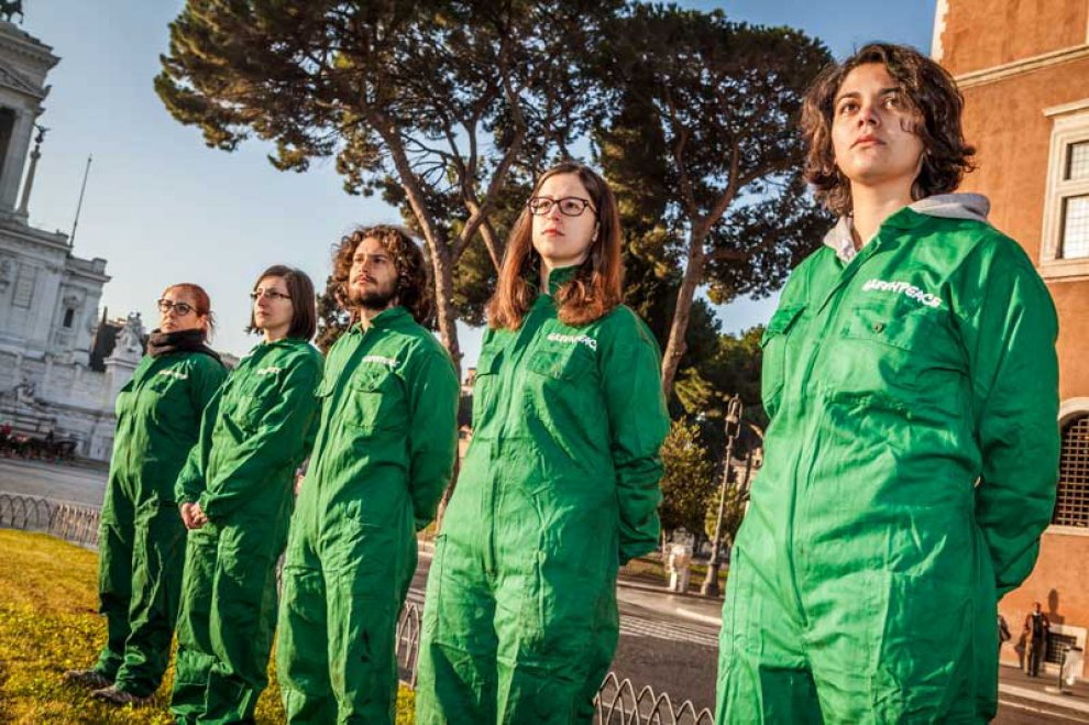 Greenpeace contro le trivelle: "Votate sì al referendum del 17 aprile"