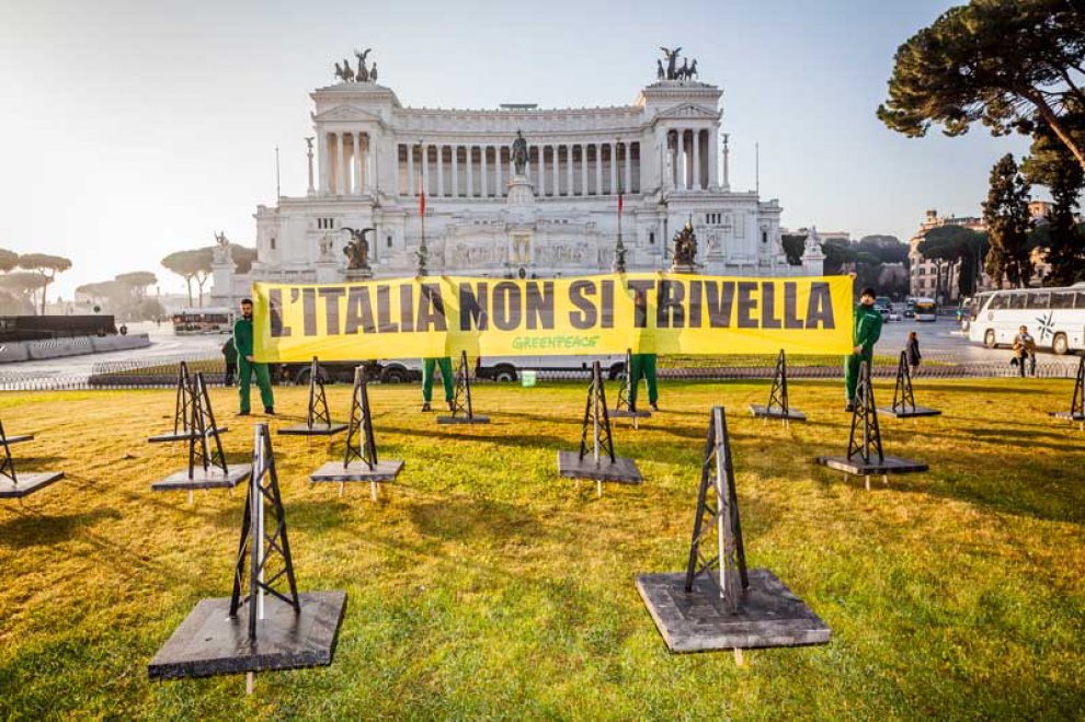 Greenpeace contro le trivelle: "Votate sì al referendum del 17 aprile"