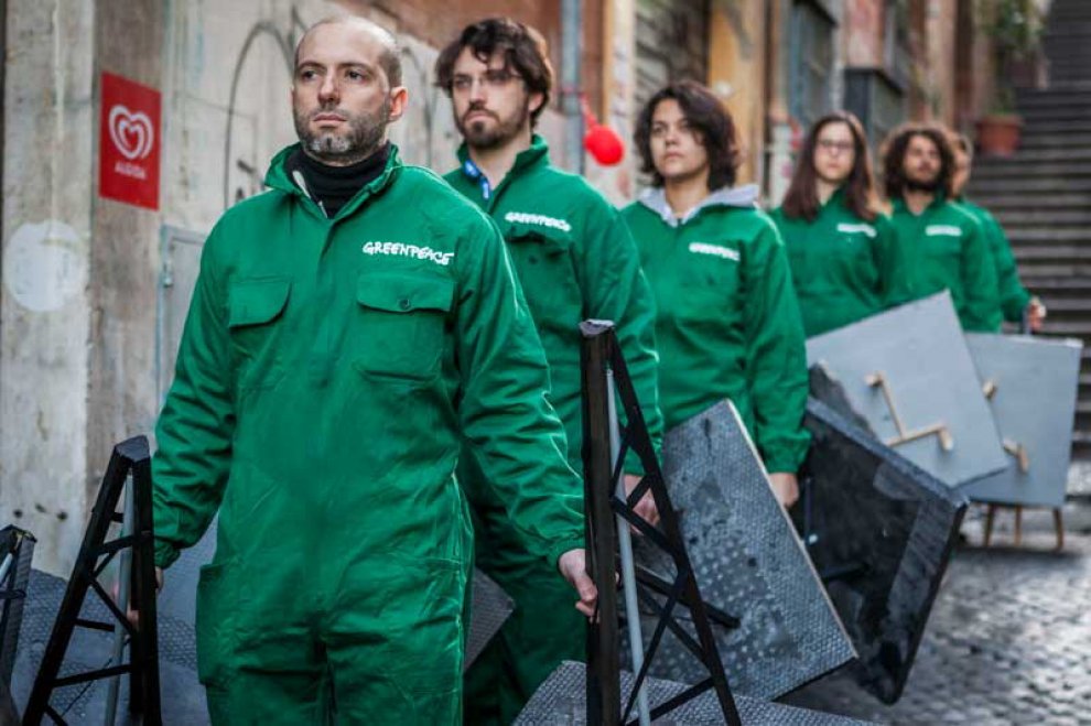 Greenpeace contro le trivelle: "Votate sì al referendum del 17 aprile"