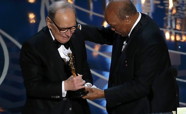 Nella notte delle stelle  trionfa Morricone  -  Foto    Il diario : red carpet, battute e statuette