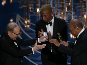 L'Oscar a Morricone. "Non c'è grande musica senza grande film". Finalmente DiCaprio