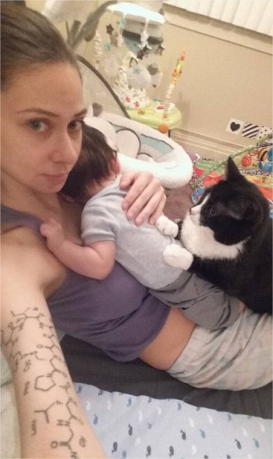 Nove mesi sul pancione di mamma: ora è il gatto la miglior "tata" di Sean 