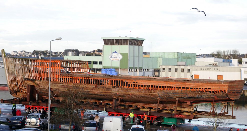 La mitica Calypso restaurata a Genova: la nave di Jacques Cousteau torna al suo splendore
