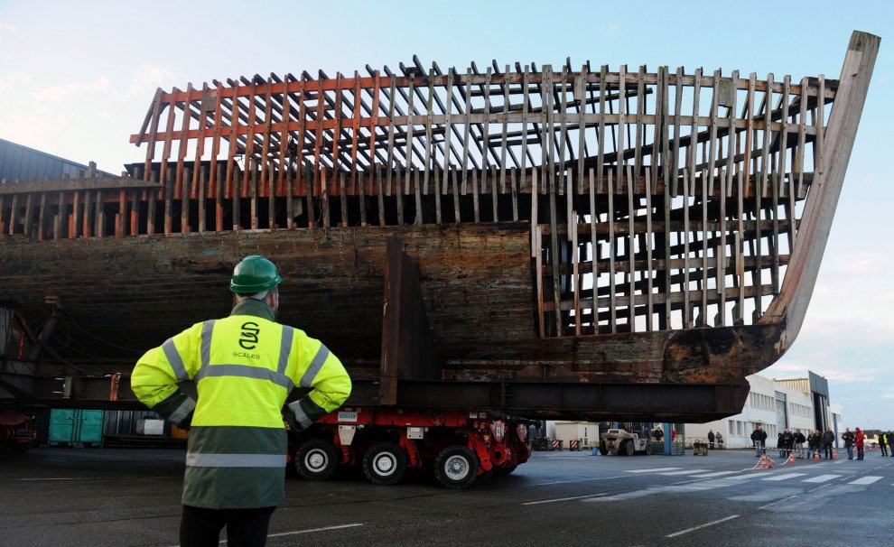 La mitica Calypso restaurata a Genova: la nave di Jacques Cousteau torna al suo splendore
