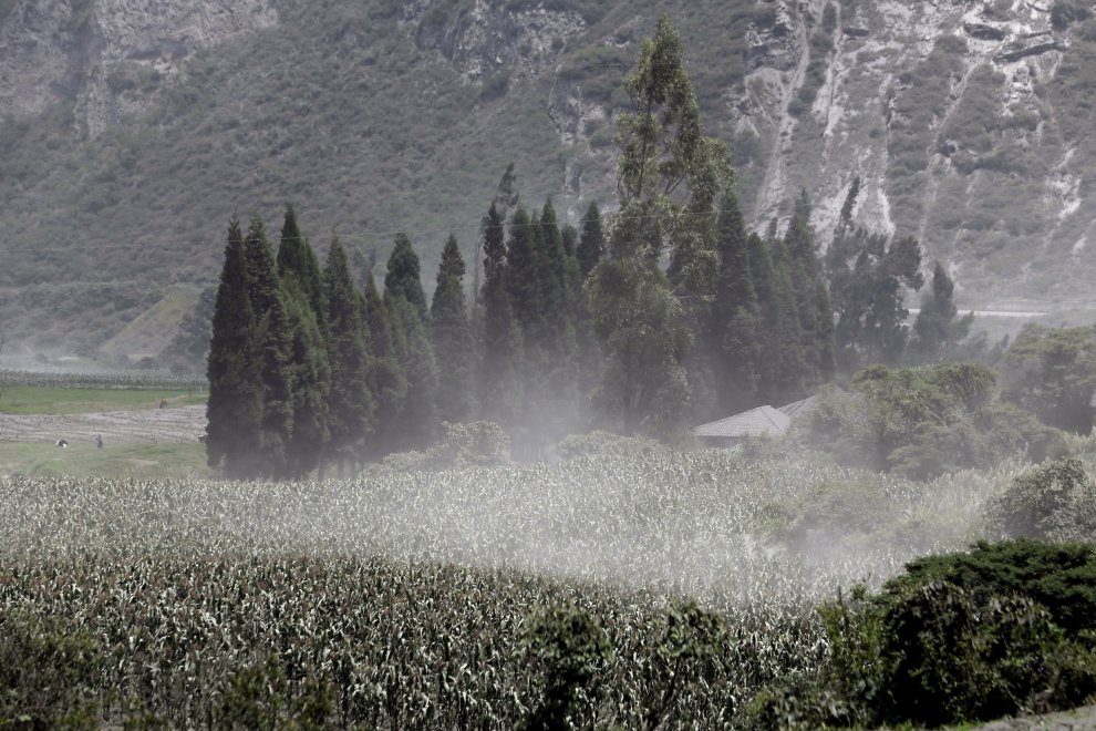 Ecuador, il vulcano Tungurahua si accende: la spettacolare eruzione 