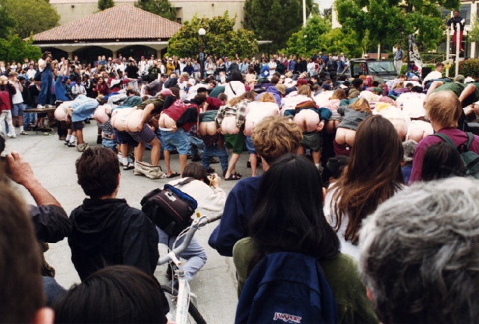 Scandali e festini, Stanford nella bufera