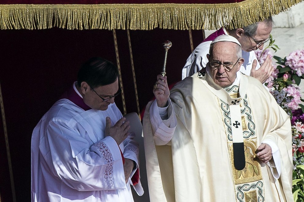 Piazza San Pietro, il Papa e la messa di Pasqua - la Repubblica