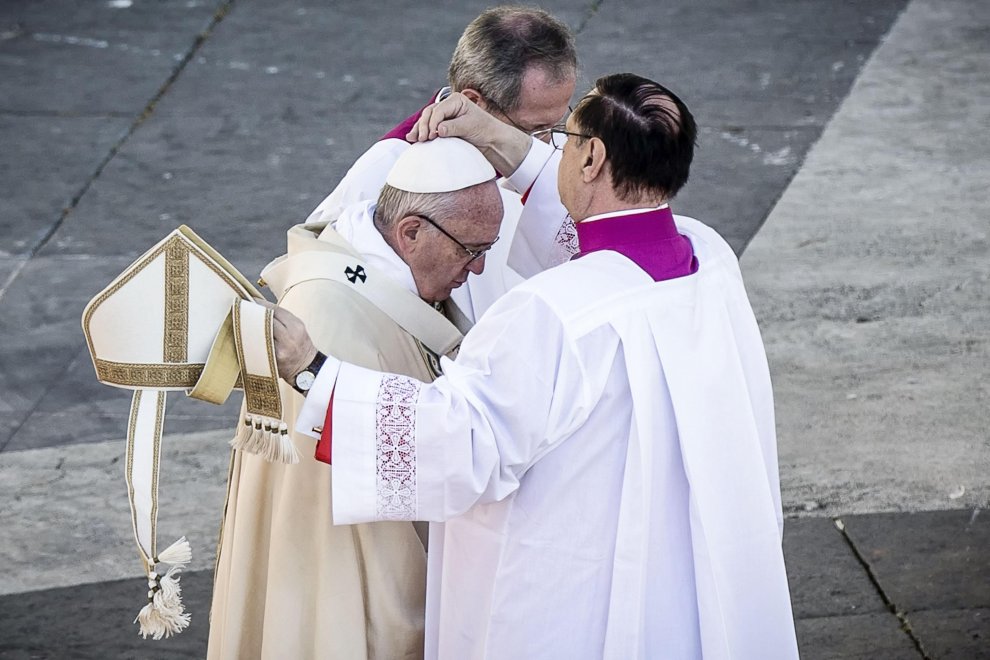 Piazza San Pietro, il Papa e la messa di Pasqua - la Repubblica