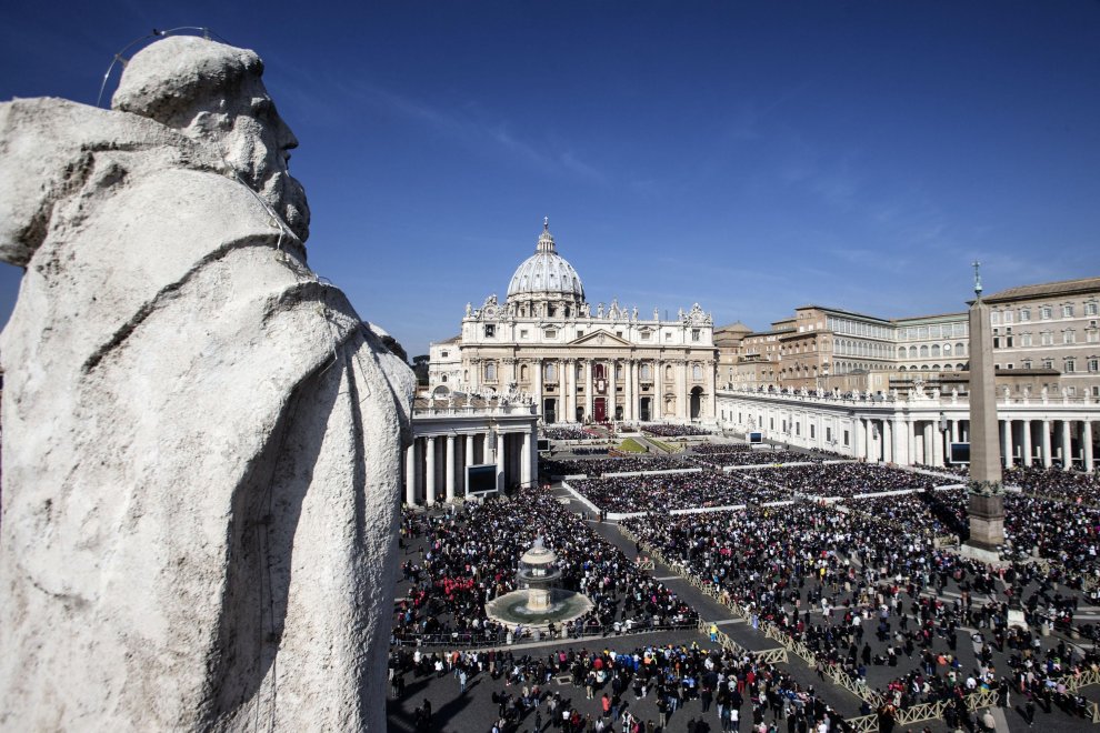 Piazza San Pietro, il Papa e la messa di Pasqua - la Repubblica