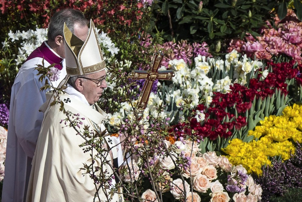 Piazza San Pietro, il Papa e la messa di Pasqua - la Repubblica