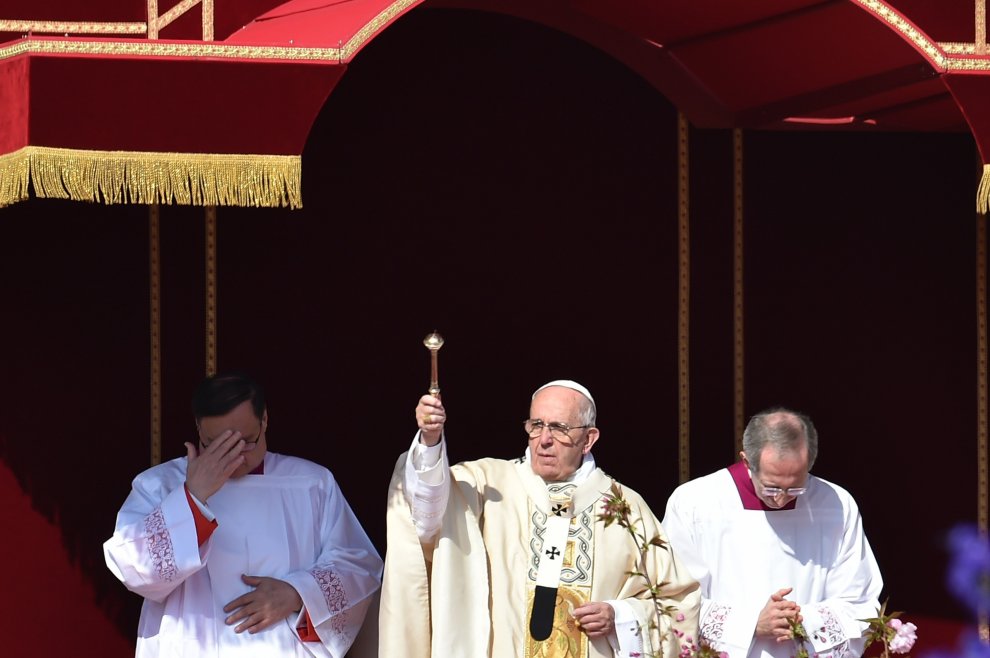Piazza San Pietro, il Papa e la messa di Pasqua - la Repubblica