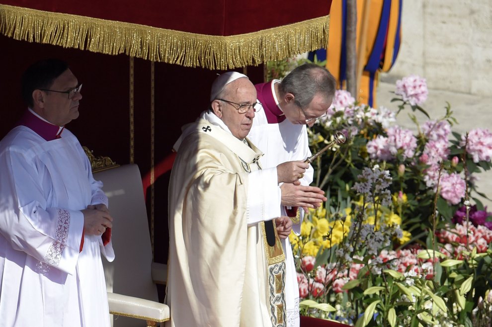 Piazza San Pietro, il Papa e la messa di Pasqua - la Repubblica