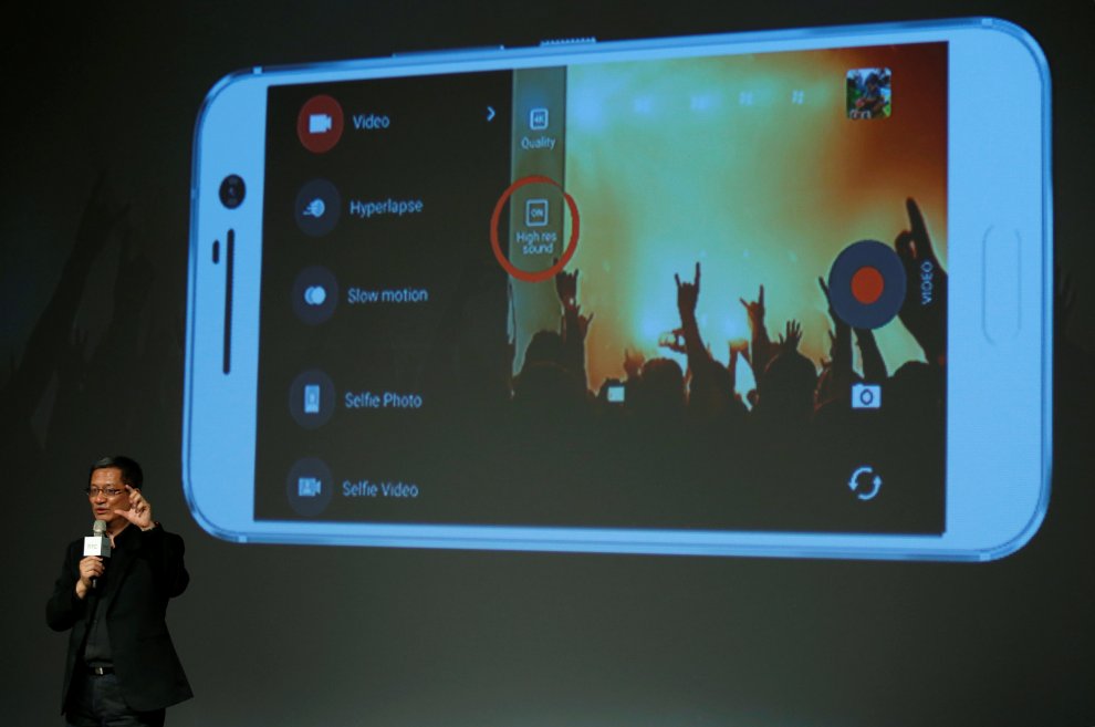 Smartphone, le immagini del nuovo Htc 10