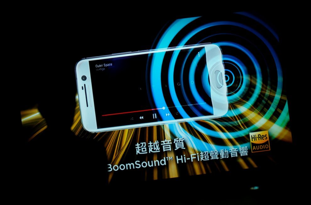 Smartphone, le immagini del nuovo Htc 10