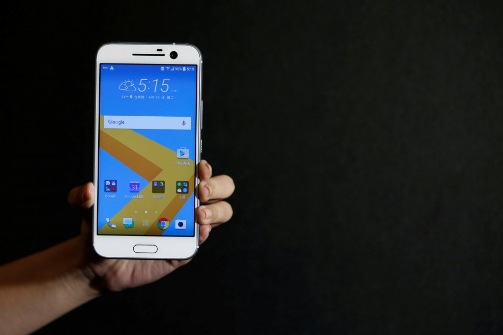 Smartphone, le immagini del nuovo Htc 10