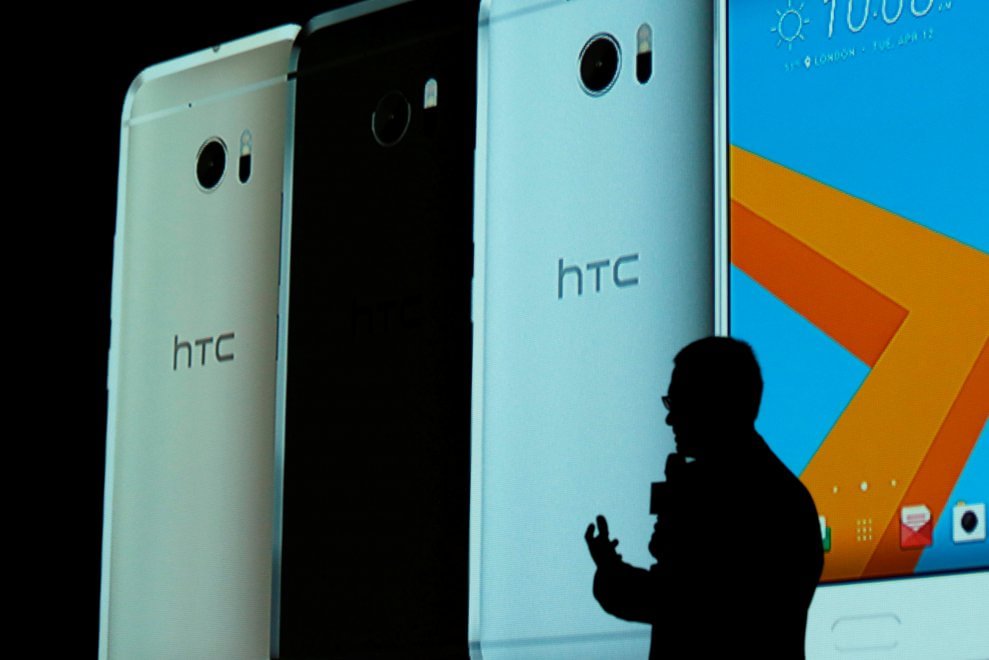 Smartphone, le immagini del nuovo Htc 10