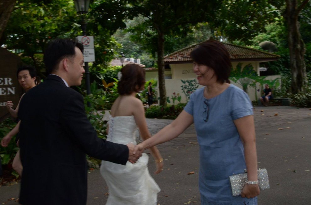 Singapore: scatti sono orrendi, fotografo si scusa. E il matrimonio diventa virale