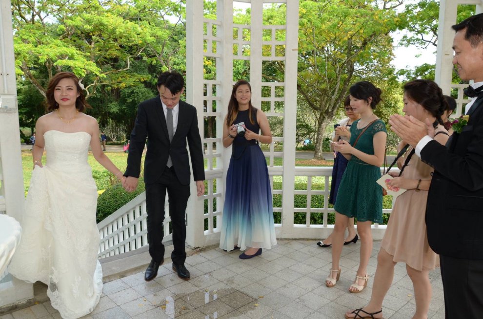 Singapore: scatti sono orrendi, fotografo si scusa. E il matrimonio diventa virale