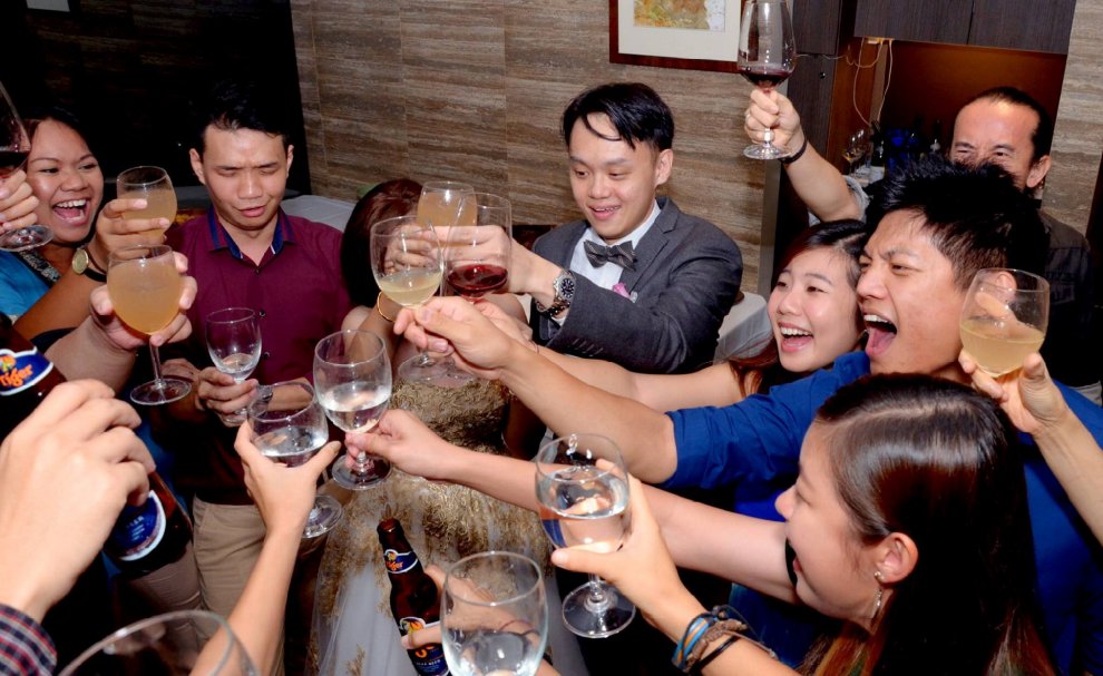 Singapore: scatti sono orrendi, fotografo si scusa. E il matrimonio diventa virale