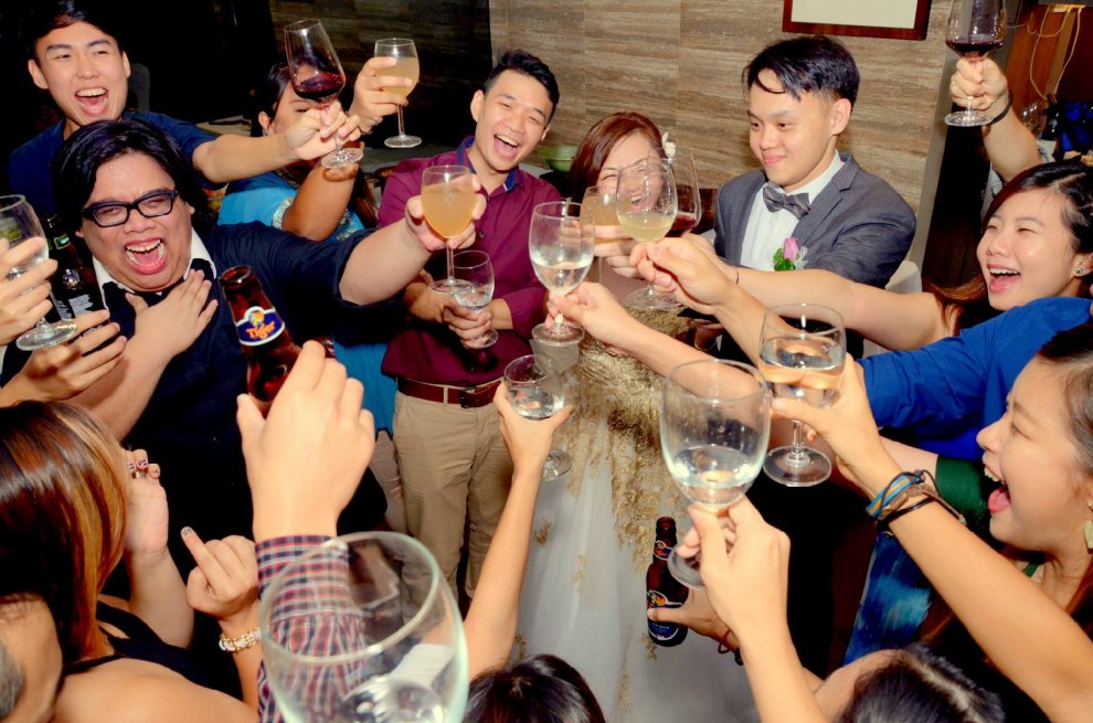 Singapore: scatti sono orrendi, fotografo si scusa. E il matrimonio diventa virale