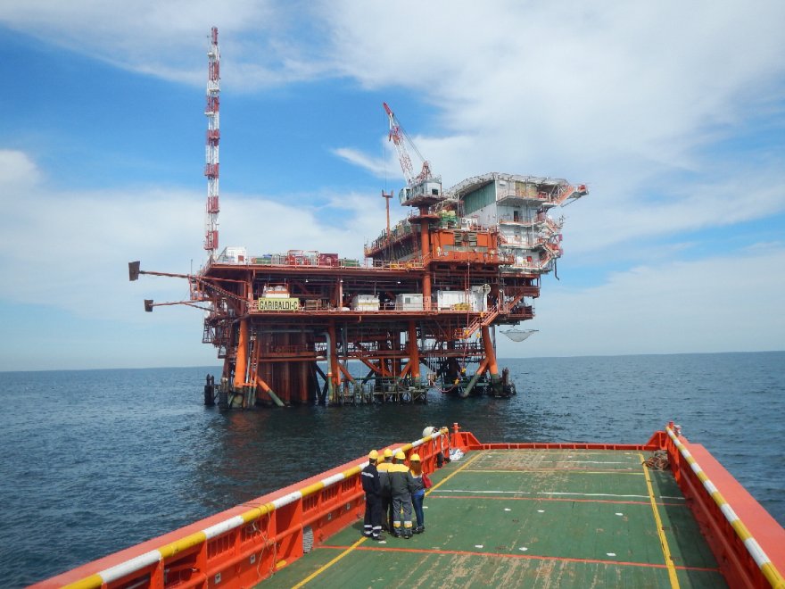 Referendum trivelle, l'amarezza degli operai sulla piattaforma