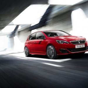 Peugeot 308 GTi, su strada incanta