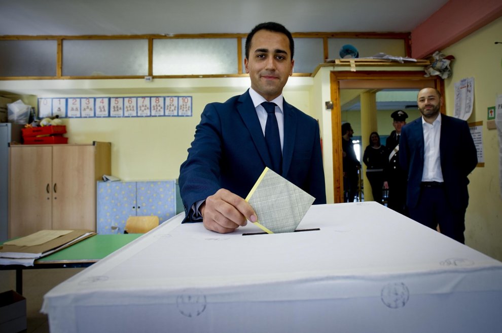 Referendum trivelle: politici, star e cittadini votano ai seggi