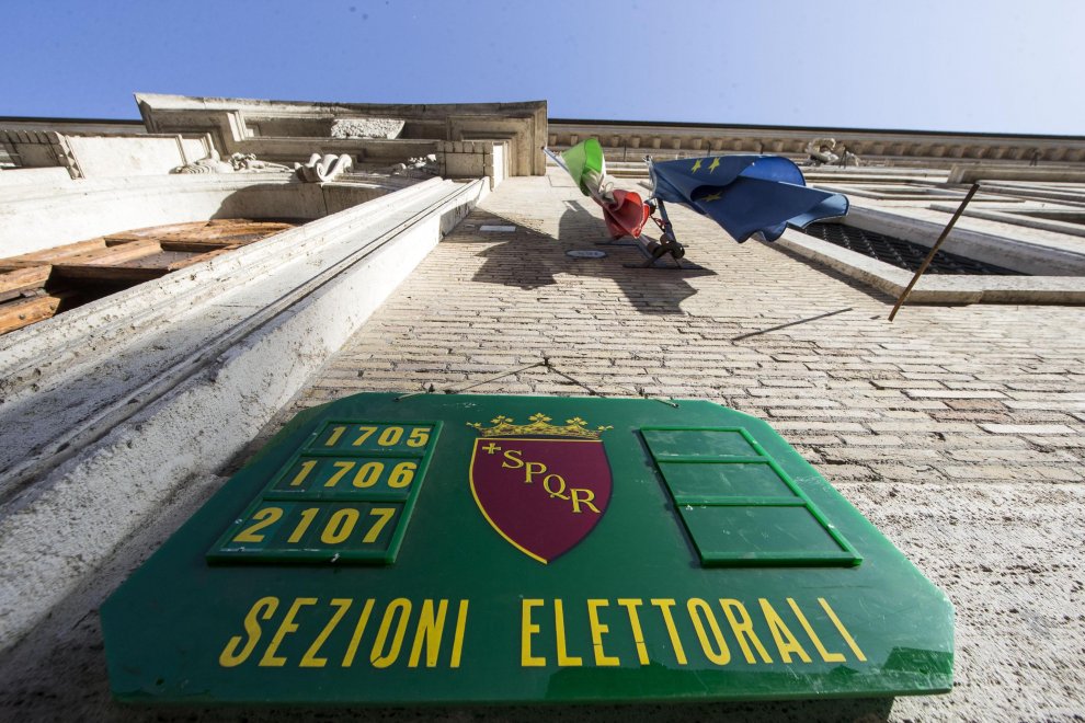 Referendum trivelle: politici, star e cittadini votano ai seggi